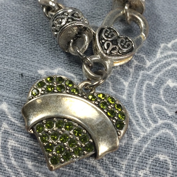 Silver tone bracelet with green heart - Picture 2 of 7